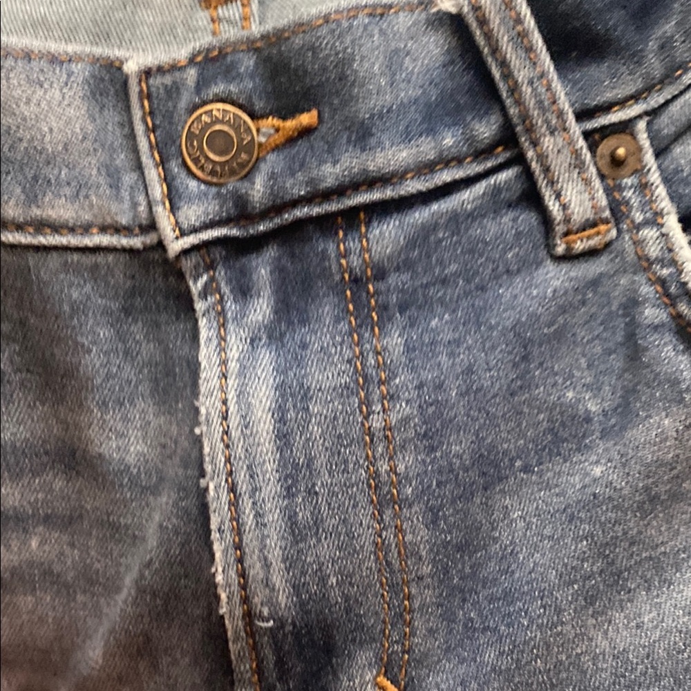 Banana Republic men’s Travel Jean / Blue Distressed Denim Jeans